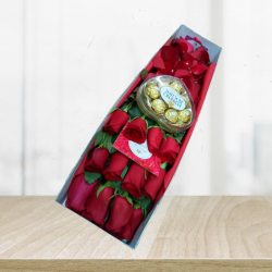 Caja de rosas con chocolates