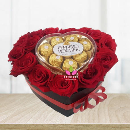 Corazón de Rosas con  Ferreros